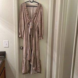 BEYOND THE RADAR WOMEN'S IVORY DITSY LONG SLEEVE PICNIC MAXI DRESS